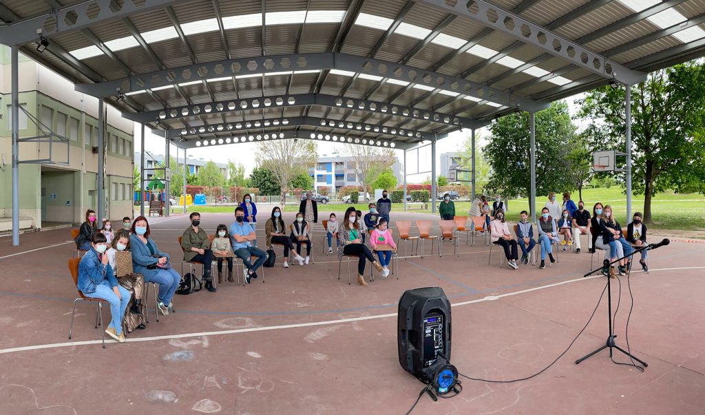 La alcaldesa y concejales de Polanco en la entrega de premios del concurso escolar de redacción