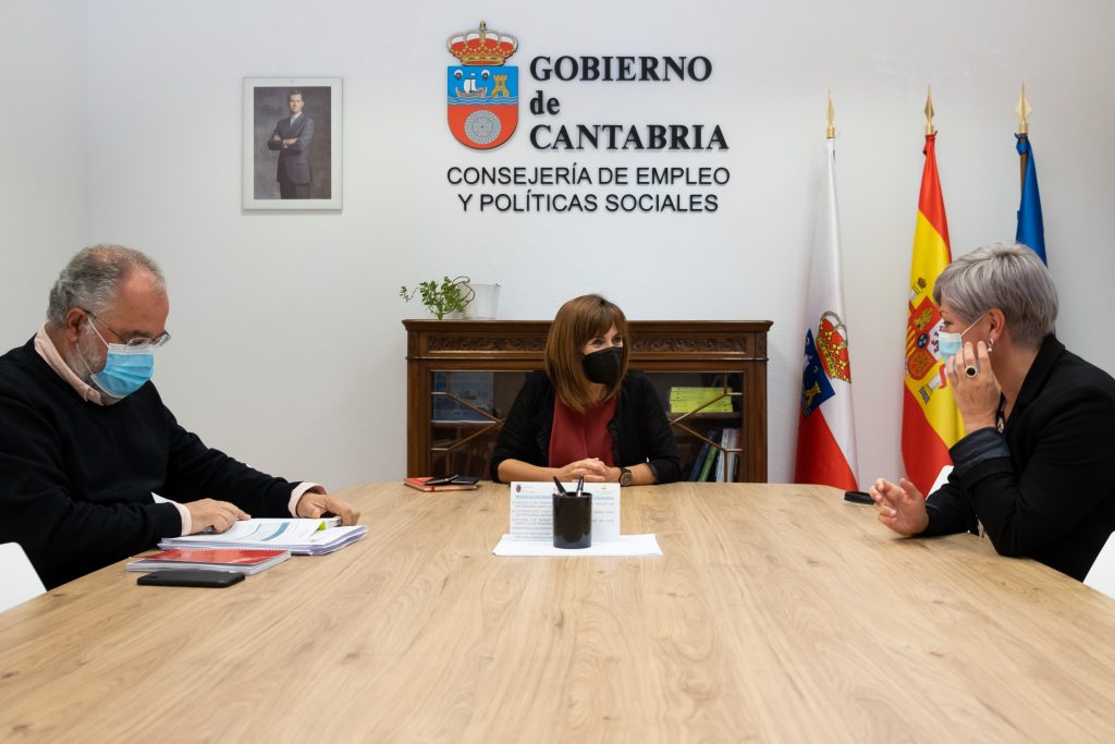 Ana Belén Álvarez, Rosa Díaz y el director general de Políticas Sociales, Julio Soto