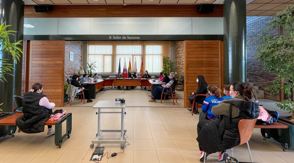 Pleno del Consejo de la Infancia y la Adolescencia, con asistencia de la alcaldesa y varios concejales