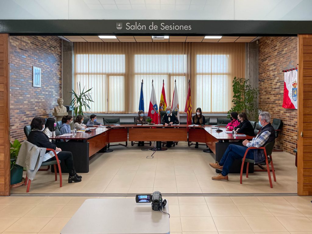 Pleno del Consejo de la Infancia y la Adolescencia, con asistencia de la alcaldesa y varios concejales