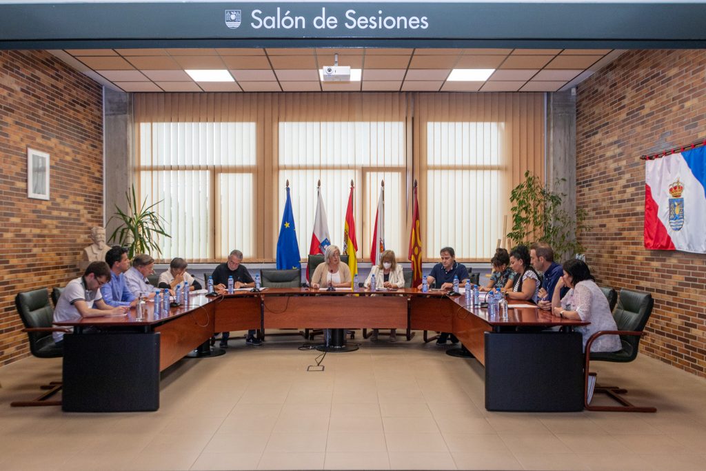 La alcaldesa, Rosa Díaz Fernández, preside el último pleno de la Corporación municipal