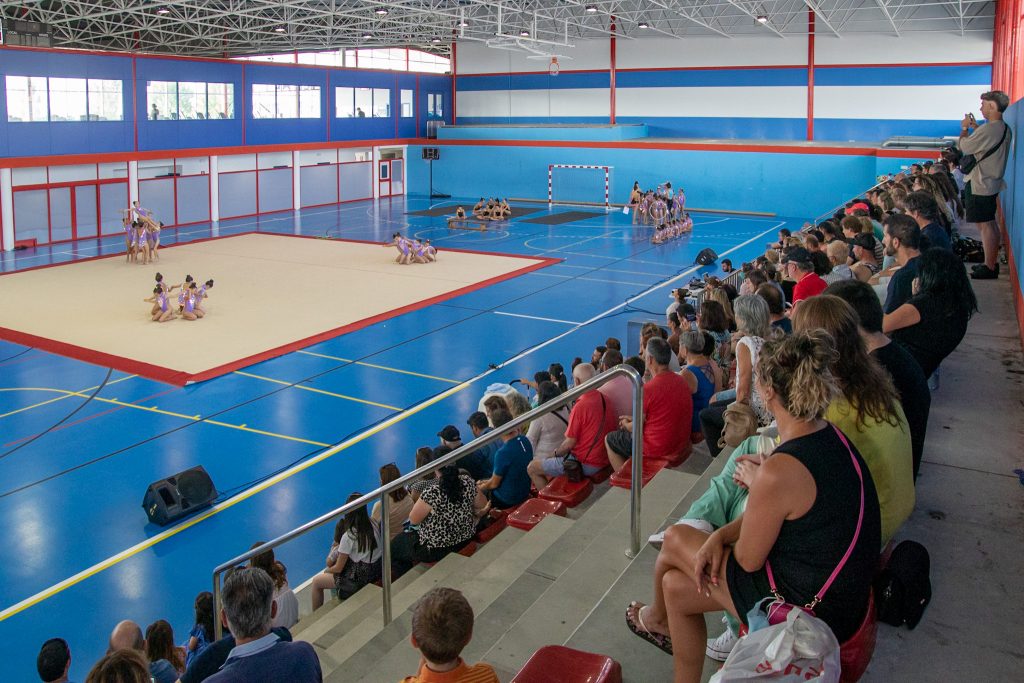 Exhibición de las EDM de gimnasia en el pabellón polideportivo de Requejada