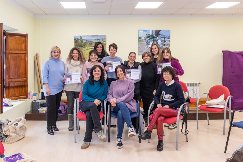 La alcaldesa de Polanco y las asistentes a esta primera etapa del proyecto de parentalidad positiva