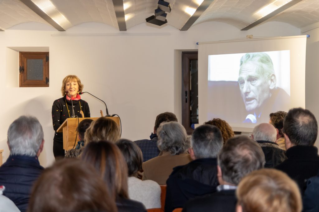 Acto de homenaje al hispanista Anthony Clarke en la reinaugurada Casa de Cultura