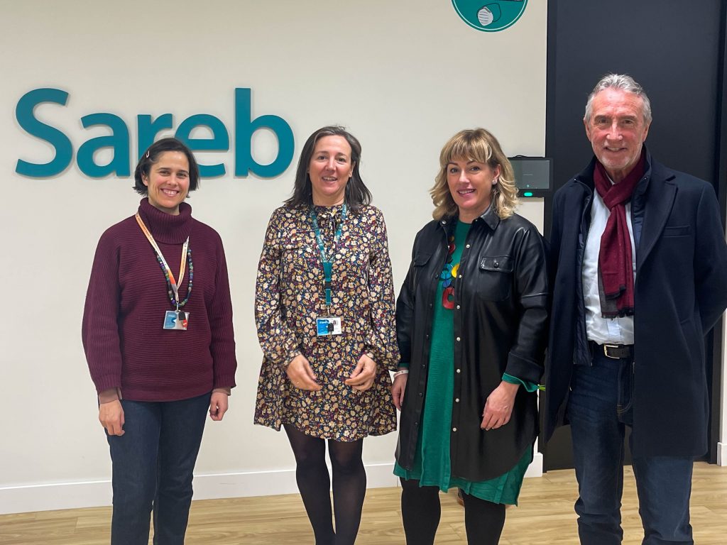 La alcaldesa de Polanco y el primero teniente de alcalde, Avelino Rodríguez, tras la reunión con directivas de la Sareb en Madrid