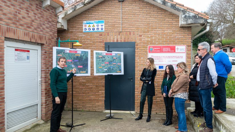 La consejera y la alcaldesa visitan las obras que mejorarán el abastecimiento de agua a Polanco
