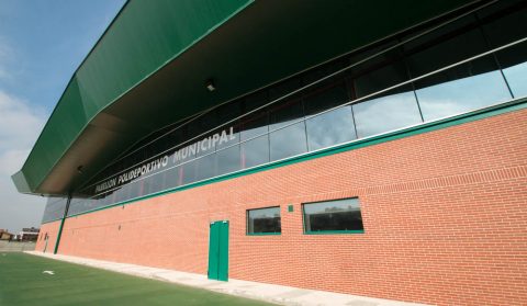 Fachada Pabellón municipal de Requejada