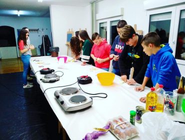 Jóvenes de Polanco en un taller de cocina