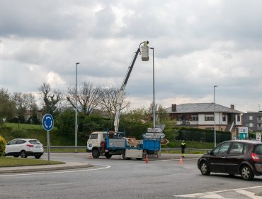 Trabajos de cambio a led de las luminarias situadas en la glorieta de Requejada