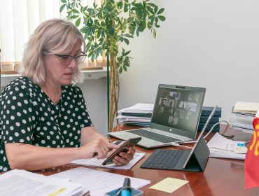 La alcaldesa, Rosa Díaz Fernández, presidiendo el pleno telemático donde se aprobó el programa de ayudas a autónomos y micropymes