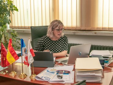 La alcaldesa ultimando el programa de ayudas a autónomos y micropymes