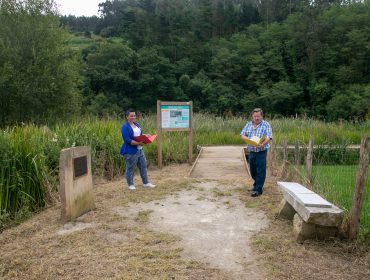 Los concejales de Medio Ambiente, Isabel Herrera, y de Barrios, Fernando Sañudo, visitando los accesos al Pozo Tremeo