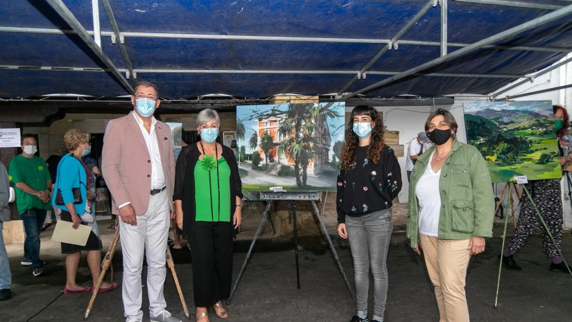 La alcaldesa, Rosa Díaz Fernández; la concejal de Cultura, Alicia Martínez Bustillo, el director de Solvay Química, Jorge Oliveira, y la artista ganadora Leticia Gaspar García