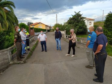 Alcaldesa, concejales y técnicos de Medio Natural, Confederación y la empresa planifican los trabajos a ejecutar