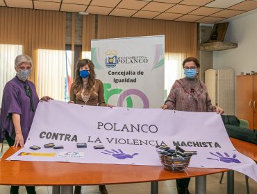 La alcaldesa, Rosa Díaz Fernández; la concejal de Mujer, María José Liaño García; y la directora de Códice Cantabria, Montserrat Peña, en la presentación de la campaña