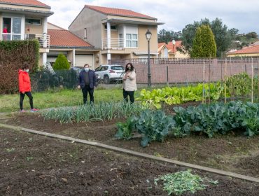 Los concejales de Medio Ambiente, Barrios e Igualdad en una visita a los huertos para comprobar el estado de las instalaciones