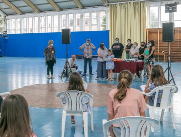 La alcaldesa y concejales de Polanco en la entrega de premios del concurso escolar de redacción de 2020