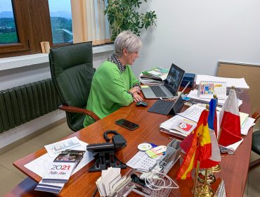 La alcaldesa de Polanco presidiendo un pleno telemático