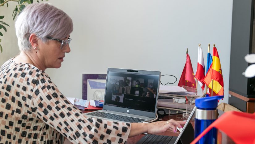 La alcaldesa, Rosa Díaz Fernández, durante el pleno telemático que debatió la creación de un servicio de Policía Local