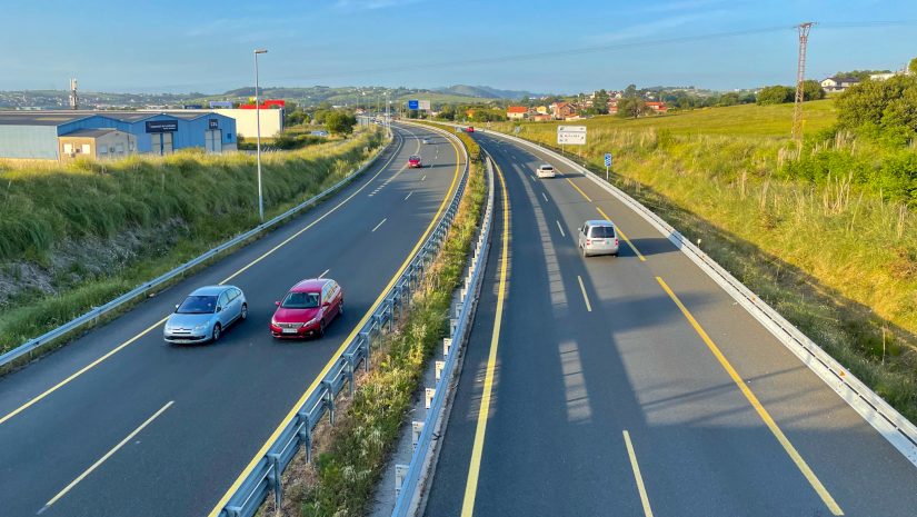 Circulación en la autovía A-67 a su paso por el municipio de Polanco