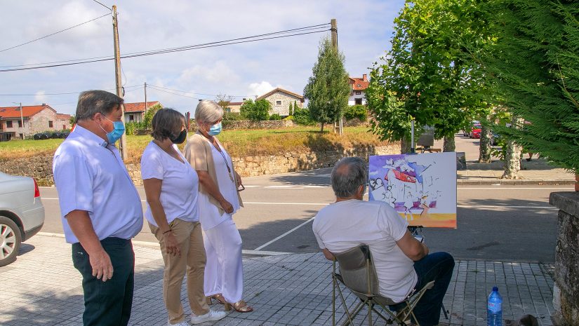 La alcaldesa, Rosa Díaz Fernández, y la concejal de Cultura, Alicia Martínez Bustillo, asisten al desarrollo del concurso de pintura al aire libre del pasado año