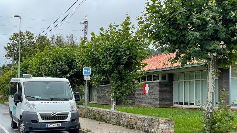 Parada de taxi situada junto al centro de salud de Rinconeda