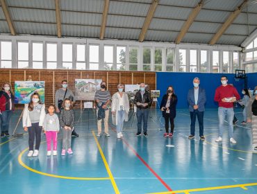 Autoridades, jurado y ganadores del concurso de pintura al aire libre con las tres primeras obras