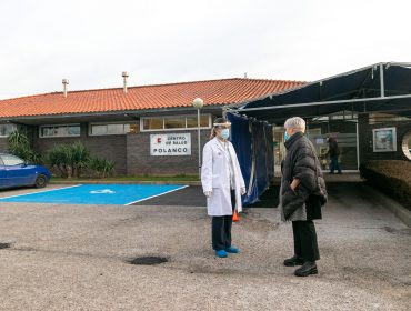 La alcaldesa de Polanco y concejales en una reciente visita al centro de salud para entrevistarse con su coordinadora