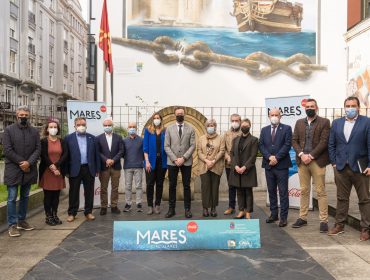 El consejero Guillermo Blanco junto a la alcaldesa de Polanco y representantes de las entidades