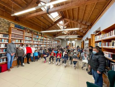 La alcaldesa y concejales de Polanco en la entrega de premios del concurso escolar de redacción