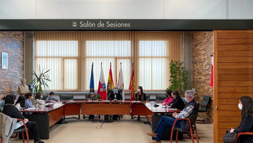 Pleno del Consejo de la Infancia y la Adolescencia, con asistencia de la alcaldesa y varios concejales