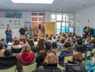 Asistentes a la reunión los clubes de lectura infantilices de Cantabria en Polanco