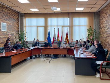 La alcaldesa presidiendo una votación durante el último pleno de la Corporación municipal