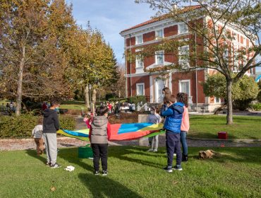 Niños practicando juegos en la la iniciativa “Jugando por nuestros derechos” celebrada el pasado noviembre