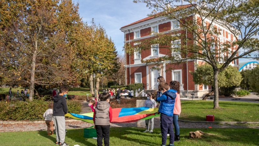 Niños practicando juegos en la la iniciativa “Jugando por nuestros derechos” celebrada el pasado noviembre