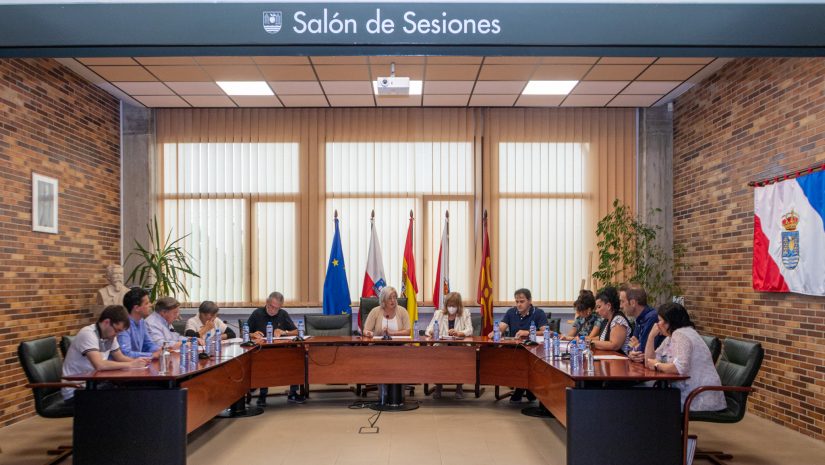 La alcaldesa, Rosa Díaz Fernández, preside el último pleno de la Corporación municipal