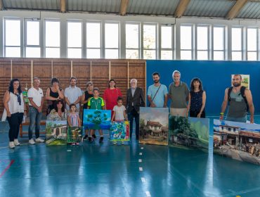 Jurado y concejales junto a los ganadores de la edición del pasado año del concurso de pintura al aire libre de Polanco