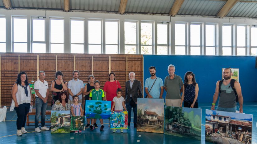 Jurado y concejales junto a los ganadores de la edición del pasado año del concurso de pintura al aire libre de Polanco