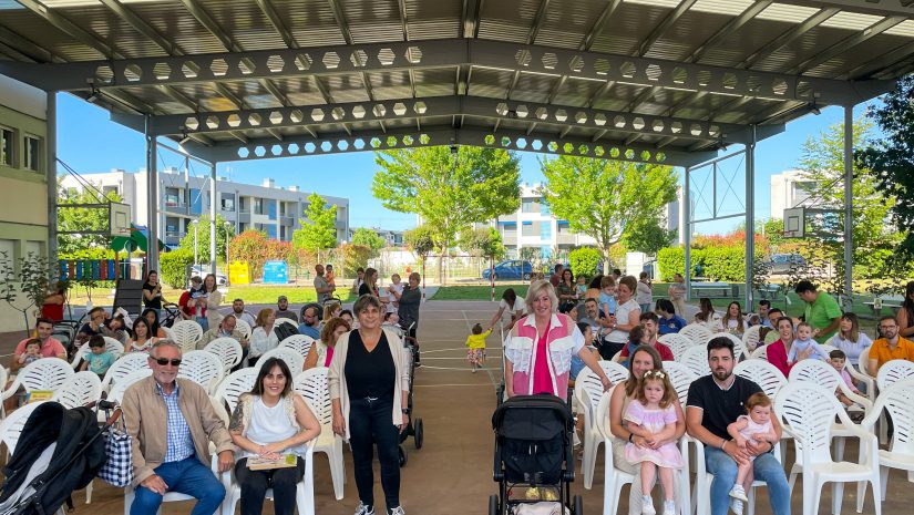 La alcaldesa durante la entrega de las primeras ayudas a la natalidad en 2022