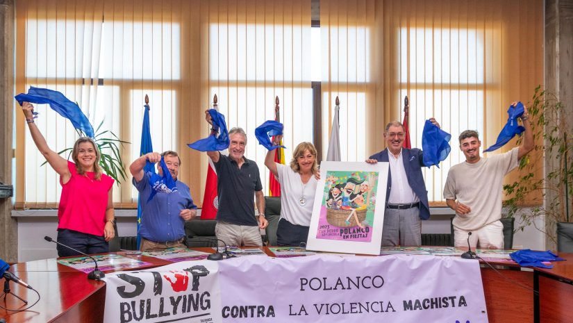 La alcaldesa, Rosa Díaz, y el director general de Solvay para España y Portugal, Jorge Oliveira, junto a los concejales de Festejos, Deportes y Servicios Sociales, así como el pregonero de las fiestas José Luis Trápaga Fuentevilla (primero por la derecha)