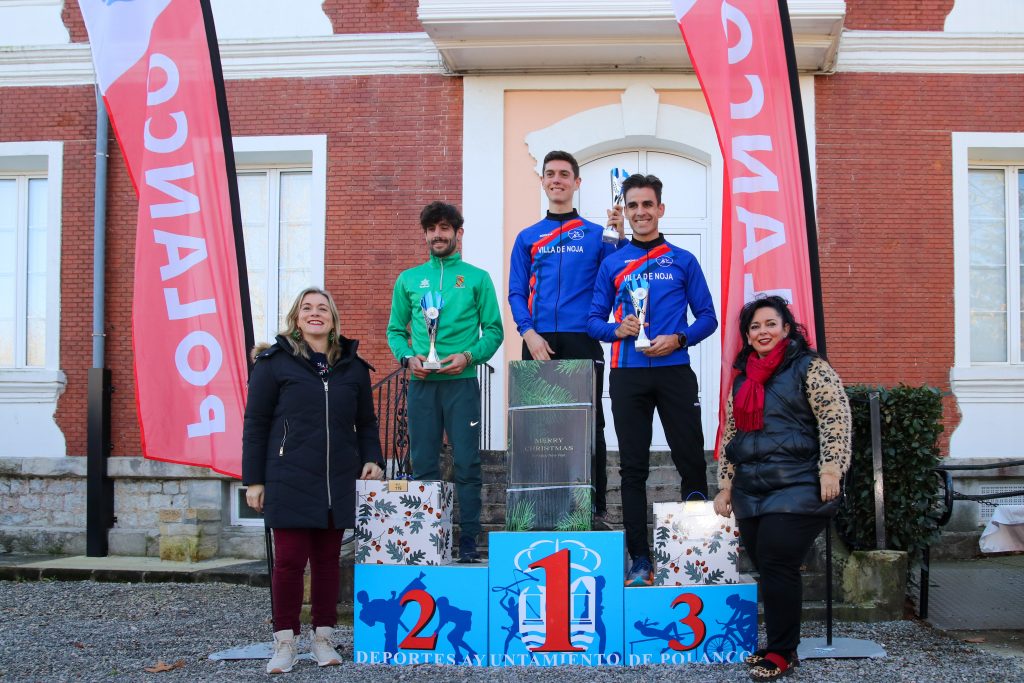 Ganadores absolutos masculinos durante la entrega de premios