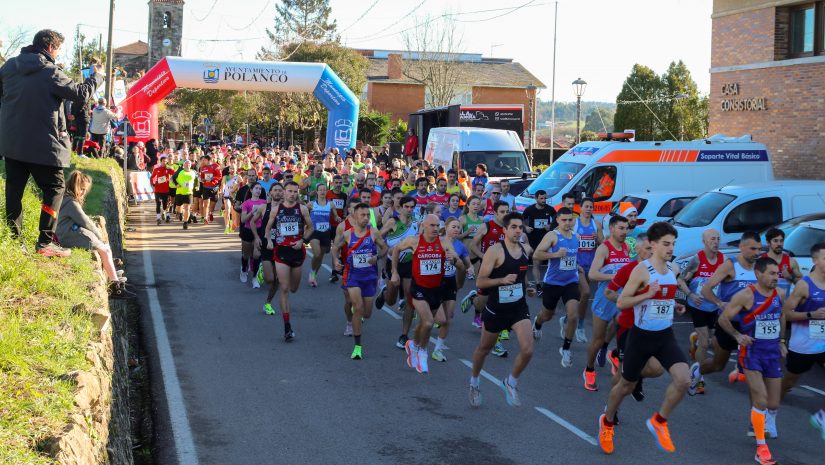 Salida de la categoría de absolutos en la quinta edición de la carrera popular de Nochebuena de Polanco