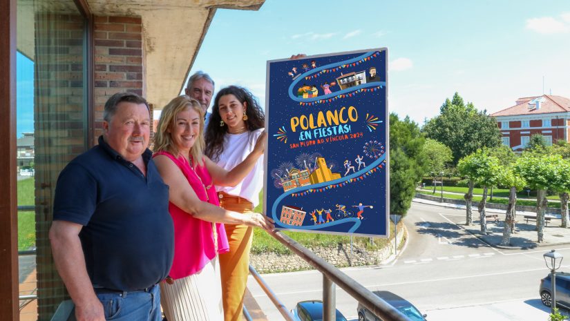 La alcaldesa de Polanco, Rosa Díaz, y Zoe Galdeano Ricciardiello muestran el cartel anunciador de San Pedro Advíncula de este año junto a los concejales Fernando Saludo y Avelino Rodríguez