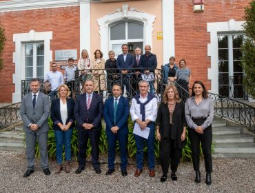 Foto de grupo de los asistentes a la reunión del Comité de Gobernanza