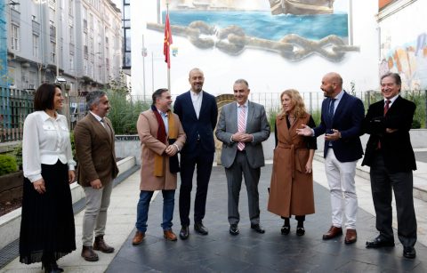 Alcaldesa con consejero Media sobre vivienda