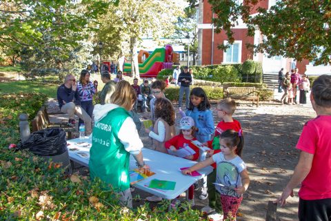 Participantes en los actos del Día Internacional de los Derechos de la Infancia del pasado año
