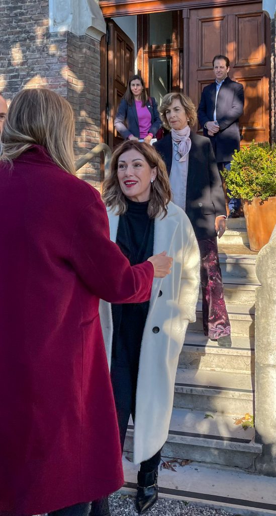 La alcaldesa saluda a la ministra