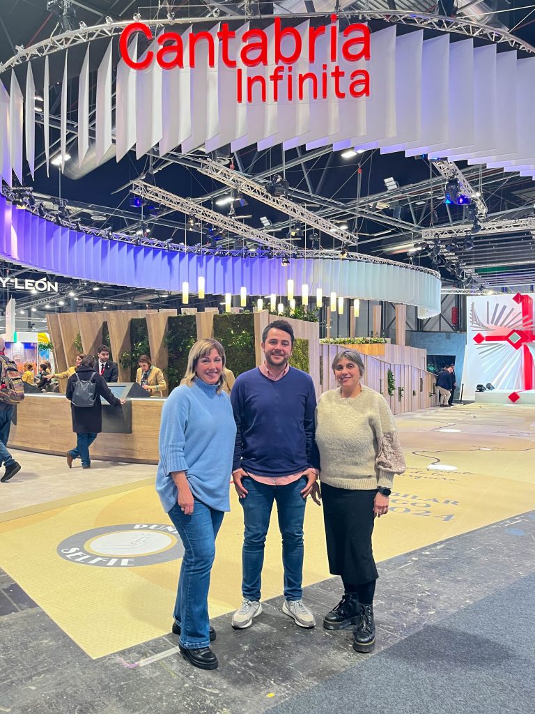 La alcaldesa y la concejal de Cultura en la feria Fitur del pasado año - Audio: La alcaldesa detalla cómo será la presencia de Polanco en la feria Fitur