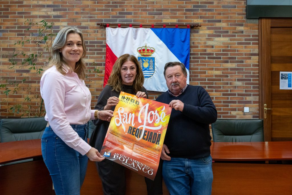 La alcaldesa, el concejal de Festejos en la presentación del programa de San José en Requejada