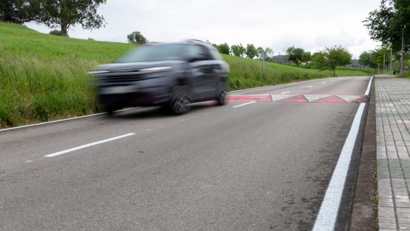 Nueva señalización horizontal en es de las carreteras de más tráfico para mejorar la seguridad vial